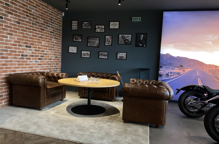 Концептуальная зона в шоуруме BMW
